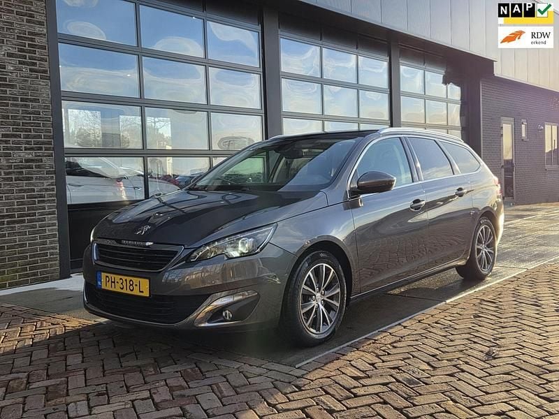 Grijs Gebruikt 2017 Peugeot 308 Allure Stationwagen | € 5.450 (Eerlijke prijs) - Afbeelding 1/4