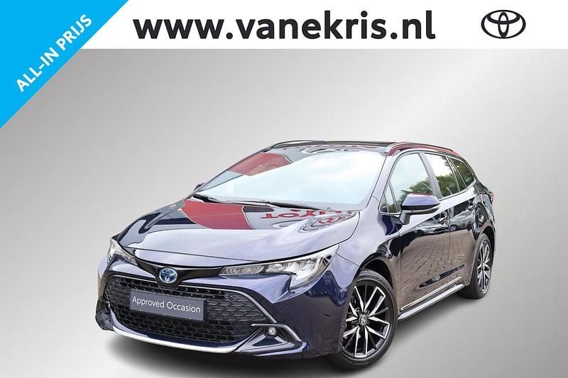 Blauw, metallic lak Gebruikt 2024 Toyota Corolla Active Stationwagen | € 34.998 (Duur) - Afbeelding 1/4