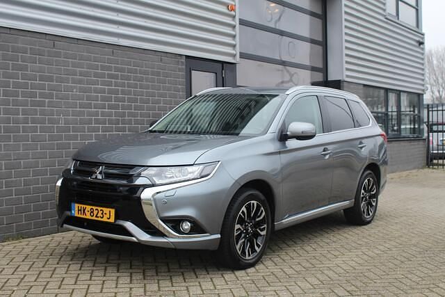 Occasion Mitsubishi Outlander Edition 135 PK (99 kW) 2015 Grijs SUV
