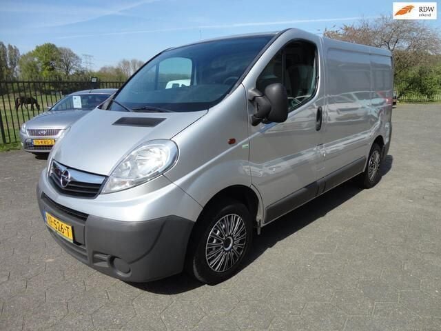 Zilver Gebruikt 2010 Opel Vivaro Van | € 4.650 (Eerlijke prijs) - Afbeelding 1/4