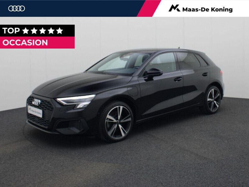 Zwart Gebruikt 2022 Audi A3 Sportback e-tron Advanced Sedan | € 28.740 (Eerlijke prijs) - Afbeelding 1/4