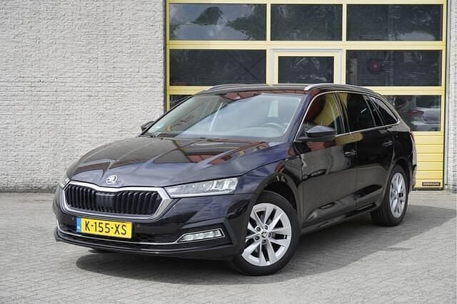 Zwart Gebruikt 2021 Skoda Octavia Business Line Stationwagen | € 17.950 (Goede deal) - Afbeelding 1/4