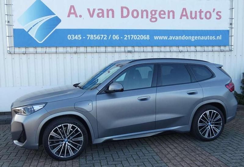 Grijs Gebruikt 2024 BMW X1 M Sport SUV | € 53.495 (Eerlijke prijs) - Afbeelding 1/4