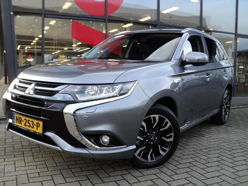 Occasion Mitsubishi Outlander Instyle 203 PK (149 kW) 2015 Grijs SUV