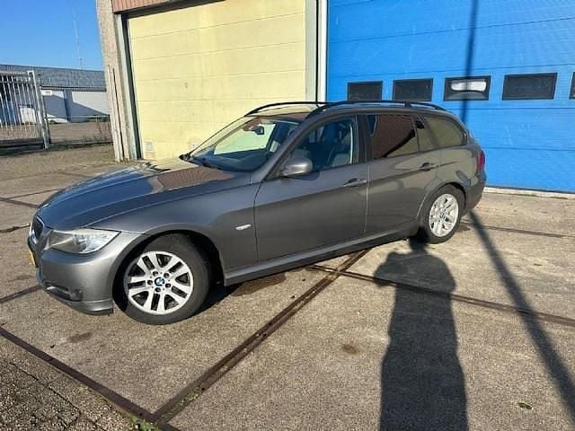 Occasion BMW 318 2009 Grijs (metallic) Stationwagen