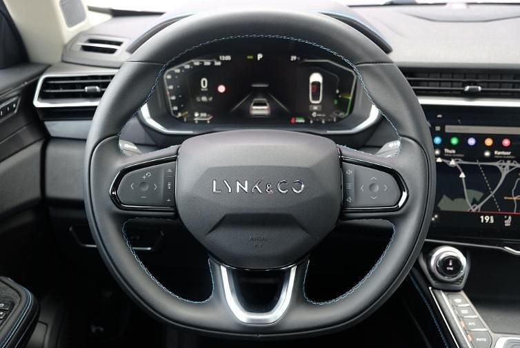 Zwart Gebruikt 2022 Lynk & Co 01 SUV | € 26.394 (Iets duurder) - Afbeelding 1/3