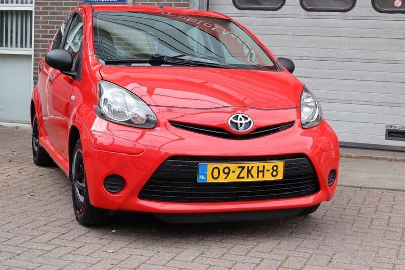 Rood Gebruikt 2012 Toyota Aygo Hatchback | € 3.950 (Eerlijke prijs) - Afbeelding 1/4