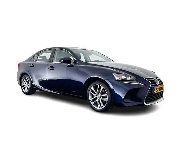 Gebruikt 2018 Lexus IS300h Business Edition Sedan | € 16.945 - Afbeelding 1/4