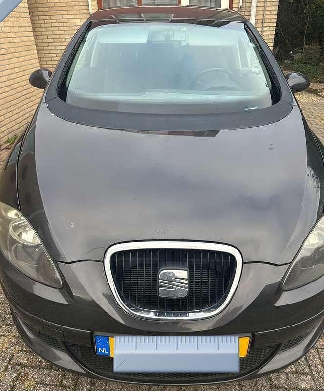 Zwart Gebruikt 2006 Seat Altea MPV | € 2.000 (Eerlijke prijs) - Afbeelding 1/4