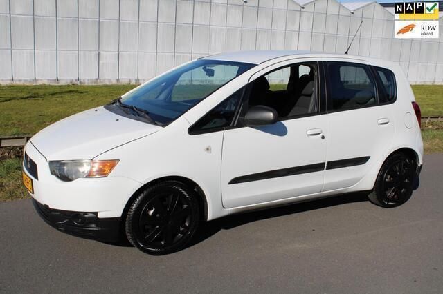 Wit Gebruikt 2010 Mitsubishi Colt Edition Hatchback | € 4.350 (Eerlijke prijs) - Afbeelding 1/4