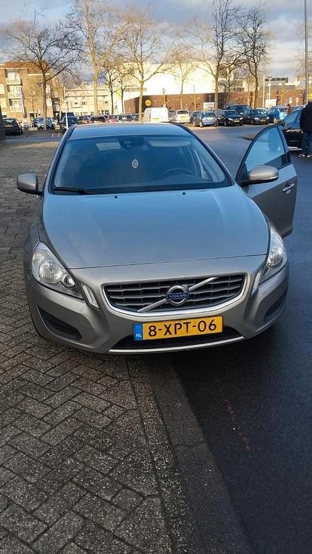 Gebruikt 2011 Volvo V60 R-Design Stationwagen | € 5.250 (Goede deal) - Afbeelding 1/4