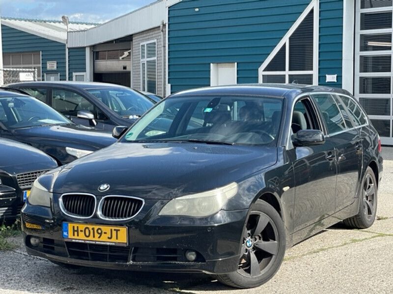 Zwart Gebruikt 2020 BMW 525 Stationwagen | € 2.949 - Afbeelding 1/4