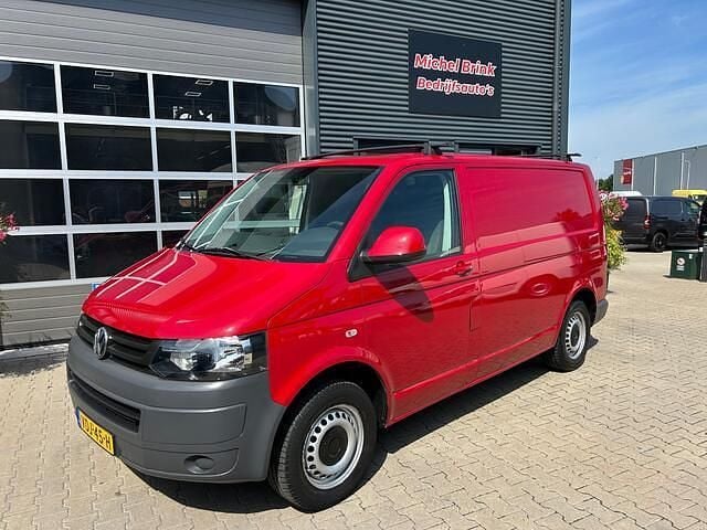 Rood Gebruikt 2013 VW T5 Van | € 5.950 (Goede deal) - Afbeelding 1/4