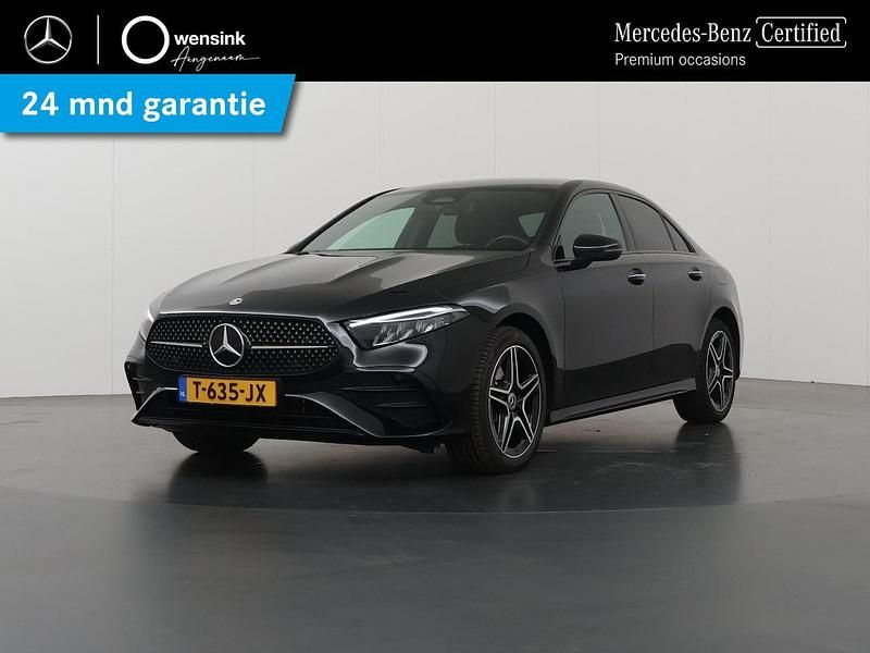 Zwart Gebruikt 2023 Mercedes A250 AMG line Sedan | € 34.850 (Eerlijke prijs) - Afbeelding 1/4