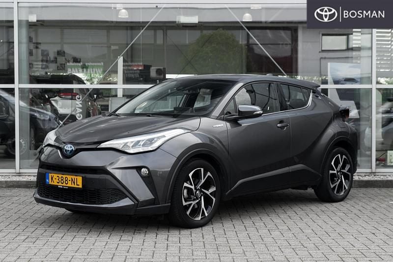 Grijs Gebruikt 2021 Toyota C-HR SUV | € 23.549 (Goede deal) - Afbeelding 1/4