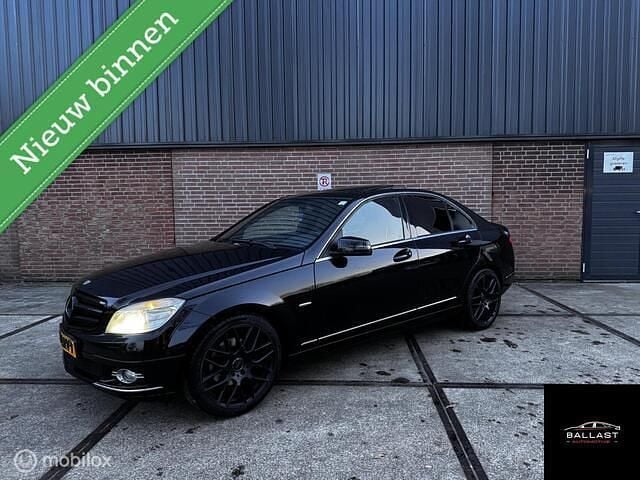 Zwart Occasion 2008 Mercedes C200 Avantgarde Sedan | € 6.999 (Eerlijke prijs) - Afbeelding 1/4