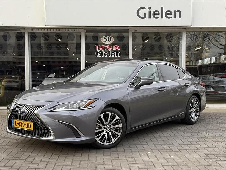 Occasion Lexus ES300H Business Edition 218 PK (160 kW) 2021 Grijs Sedan
