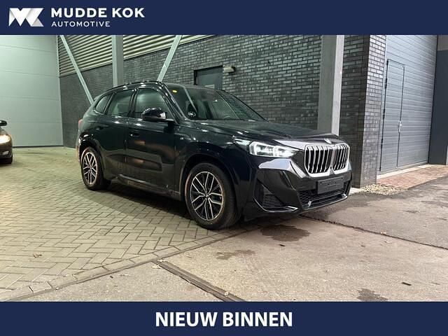 Zwart (metallic) Gebruikt 2025 BMW X1 Shadowline SUV | € 46.600 (Iets duurder) - Afbeelding 1/4