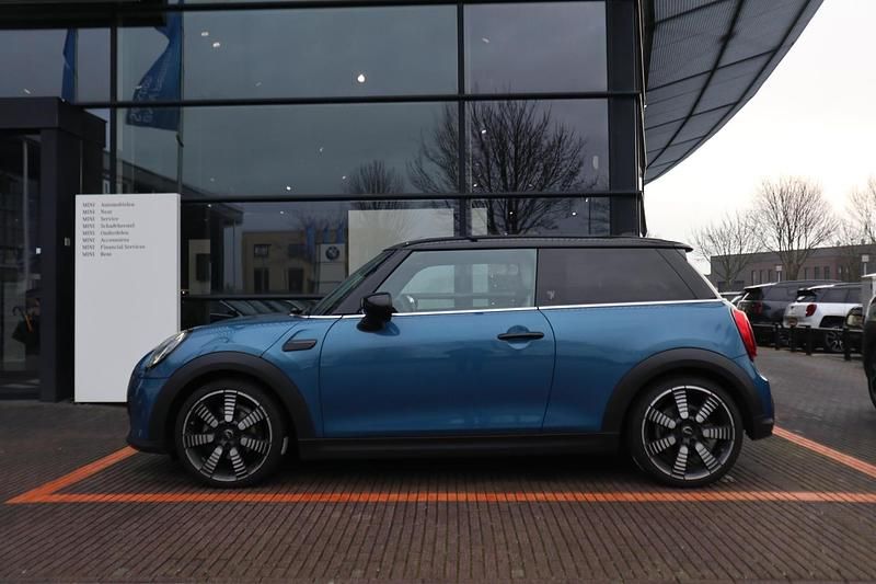 Occasion Mini Cooper Comfort 136 PK (100 kW) 2021 Blauw Hatchback
