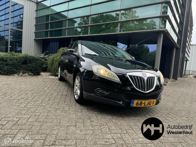Zwart Gebruikt 2010 Lancia Delta Hatchback | € 2.895 (Eerlijke prijs) - Afbeelding 1/4