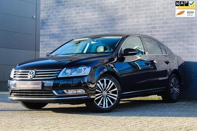 Zwart Gebruikt 2012 VW Passat R-line Sedan | € 14.950 - Afbeelding 1/4