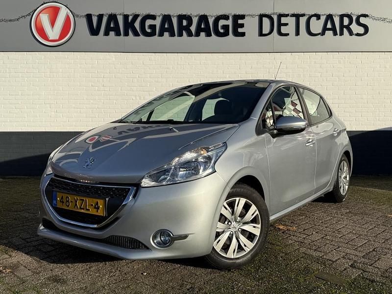Grijs Gebruikt 2012 Peugeot 208 Envy Hatchback | € 6.250 (Eerlijke prijs) - Afbeelding 1/4