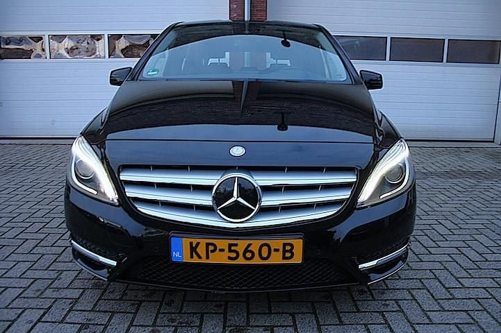 Occasion Mercedes B180 Ambition 122 PK (89 kW) 2012 Zwart MPV