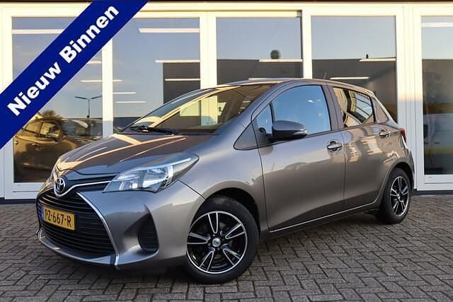 Grijs (metallic) Gebruikt 2016 Toyota Yaris Hatchback | € 8.999 (Eerlijke prijs) - Afbeelding 1/4