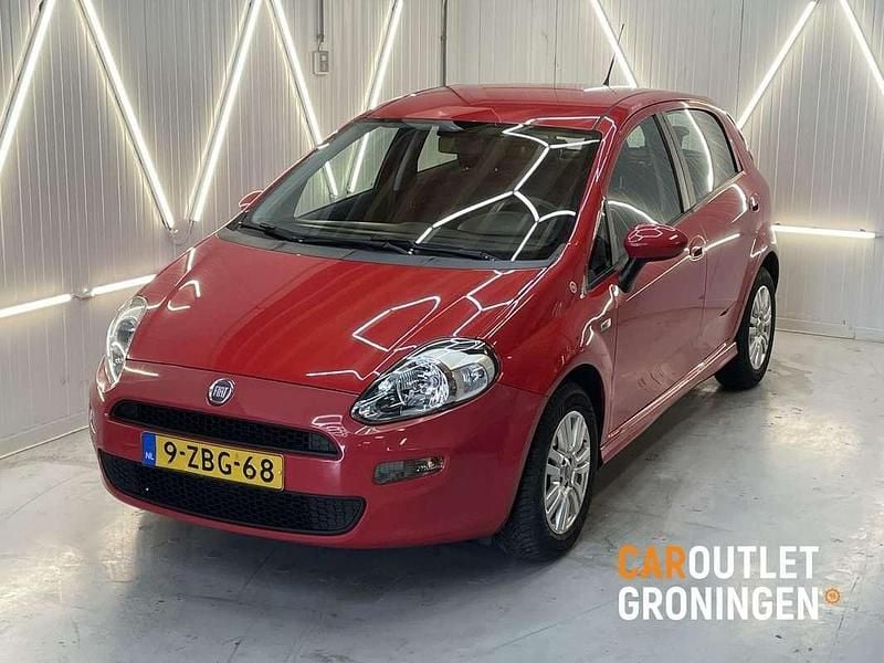Rood Gebruikt 2014 Fiat Punto Evo Street Hatchback | € 3.490 (Eerlijke prijs) - Afbeelding 1/3