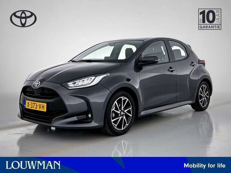 Grijs, metallic lak Gebruikt 2024 Toyota Yaris Hatchback | € 23.380 (Eerlijke prijs) - Afbeelding 1/3
