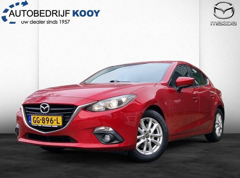 Soul red (rood metallic) Occasion 2015 Mazda 3 Hatchback | € 11.950 (Eerlijke prijs) - Afbeelding 1/3