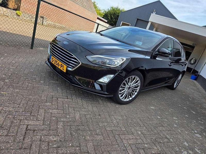 Zwart Gebruikt 2019 Ford Focus Titanium Hatchback | € 18.750 (Iets duurder) - Afbeelding 1/4