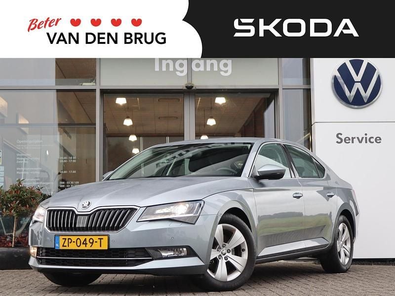 Grijs Occasion 2019 Skoda Superb Business Line Hatchback | € 21.245 (Eerlijke prijs) - Afbeelding 1/4