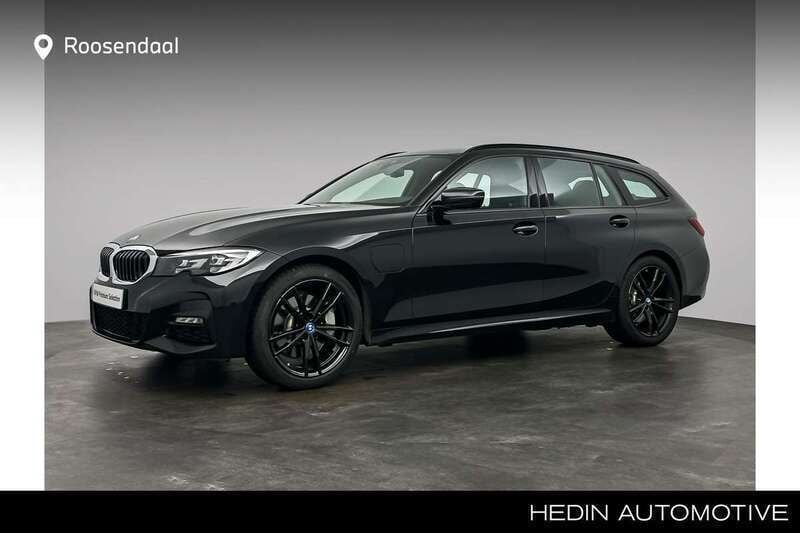 Zwart, metallic lak Gebruikt 2022 BMW 330 Executive Stationwagen | € 40.880 (Goede deal) - Afbeelding 1/4