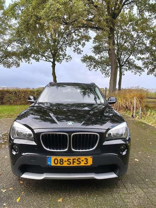 Zwart Gebruikt 2011 BMW X1 SUV | € 9.900 (Goede deal) - Afbeelding 1/4