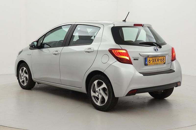 Occasion Toyota Yaris Hybrid 101 PK (74 kW) 2014 Grijs Hatchback