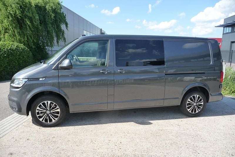 Grijs Gebruikt 2024 VW Transporter Highline Van | € 55.950 (Super prijs) - Afbeelding 1/4