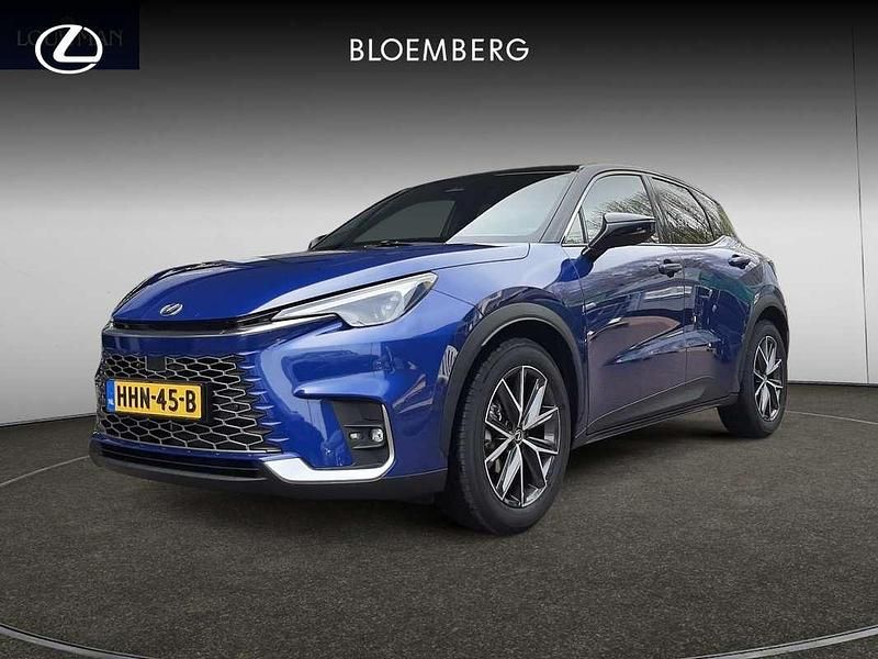 Blauw Occasion 2025 Lexus LBX SUV | € 42.950 (Duur) - Afbeelding 1/4