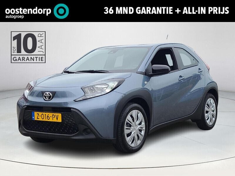 Grijs Gebruikt 2024 Toyota Aygo Play Hatchback | € 18.445 (Eerlijke prijs) - Afbeelding 1/4
