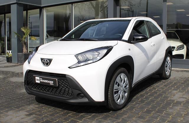 Wit Gebruikt 2024 Toyota Aygo X SUV | € 16.950 - Afbeelding 1/4