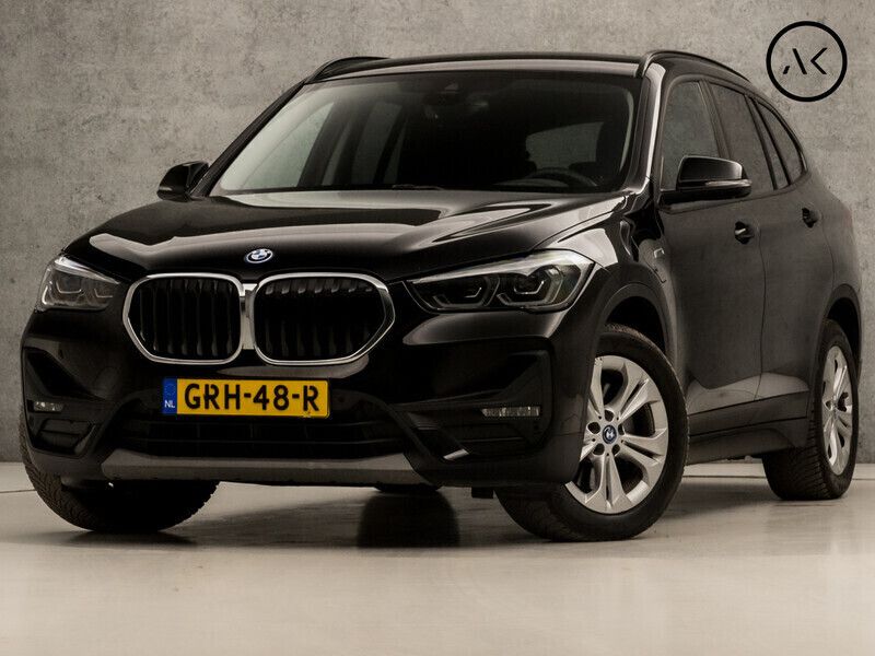Zwart Gebruikt 2022 BMW X1 Sport Line SUV | € 31.945 (Eerlijke prijs) - Afbeelding 1/4