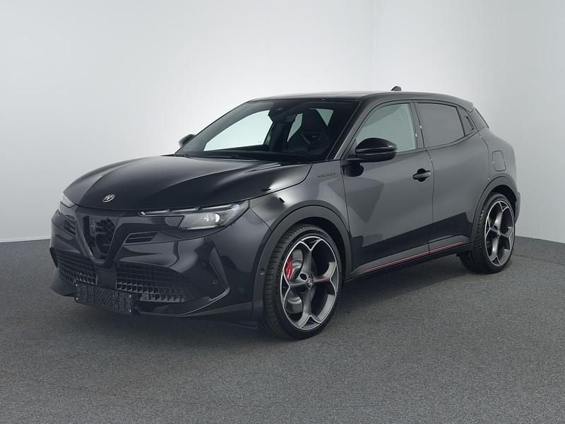 Zwart Gebruikt 2025 Alfa Romeo Junior Veloce SUV | € 45.895 (Iets duurder) - Afbeelding 1/4