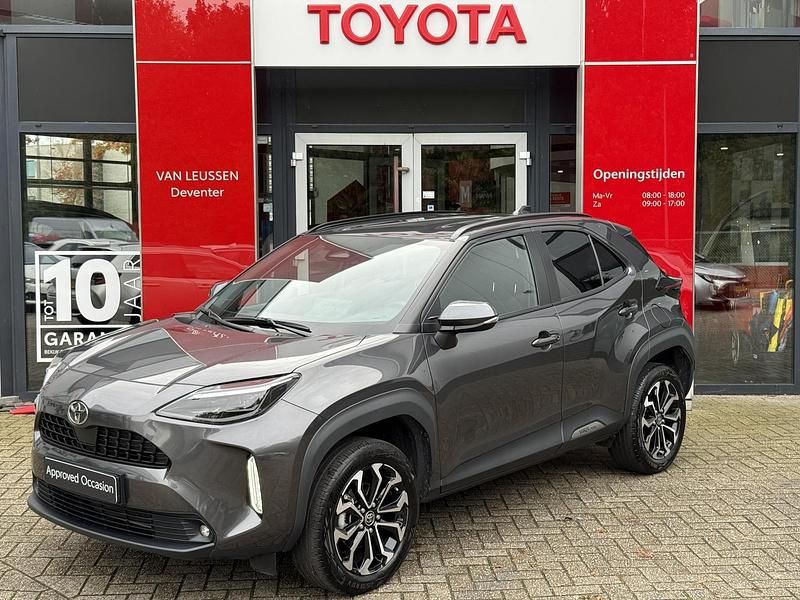 Grijs Occasion 2025 Toyota Yaris Cross SUV | € 28.900 (Eerlijke prijs) - Afbeelding 1/4