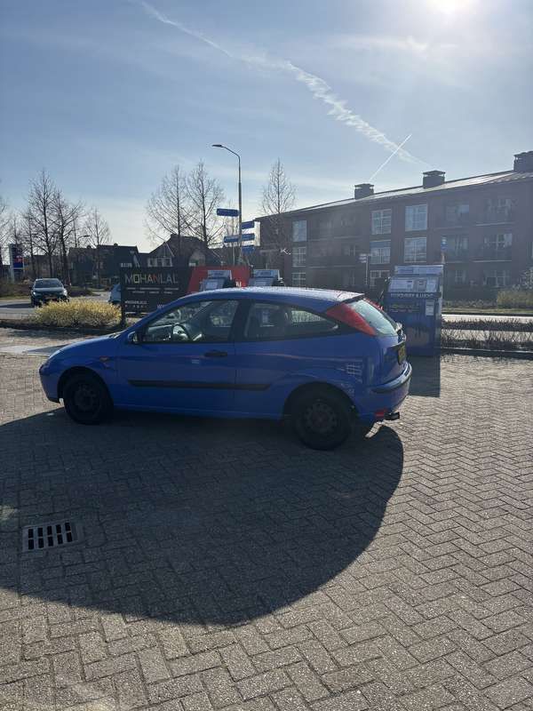 Blauw Gebruikt 2003 Ford Focus Hatchback | € 900 (Goede deal) - Afbeelding 1/4