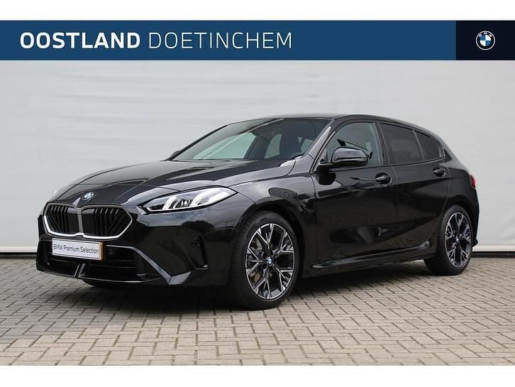 Zwart Occasion 2025 BMW 120 M Sport Hatchback | € 37.950 (Eerlijke prijs) - Afbeelding 1/3