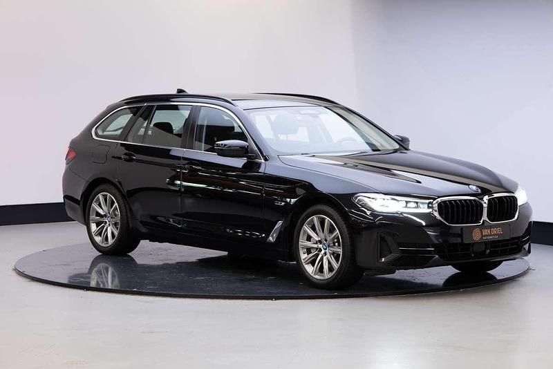 Zwart Gebruikt 2023 BMW 530e Executive Stationwagen | € 39.950 (Super prijs) - Afbeelding 1/4
