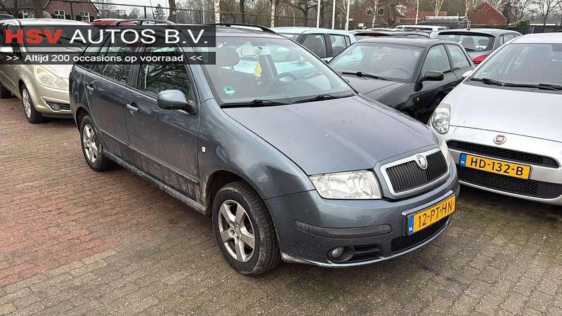 Grijs Occasion 2004 Skoda Fabia Elegance Stationwagen | € 845 (Eerlijke prijs) - Afbeelding 1/3