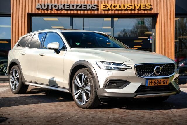 Grijs, metallic lak Gebruikt 2020 Volvo V60 CC Pro Stationwagen | € 34.900 (Iets duurder) - Afbeelding 1/4