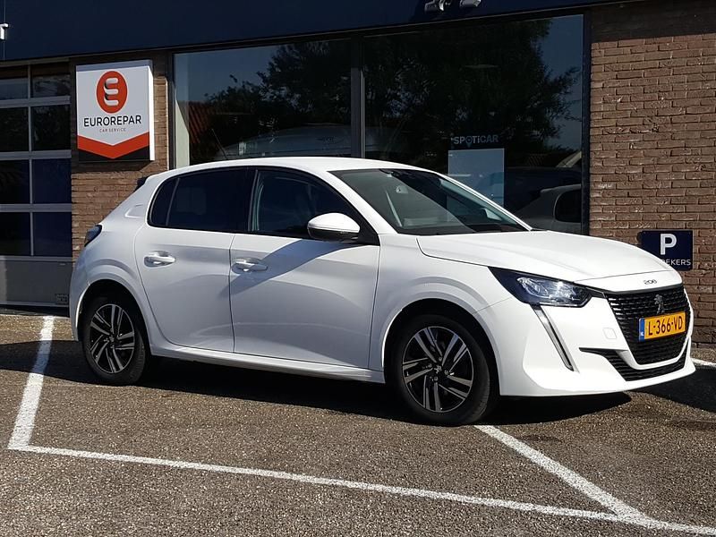 Wit Occasion 2021 Peugeot 208 Allure Hatchback | € 16.650 (Iets duurder) - Afbeelding 1/4
