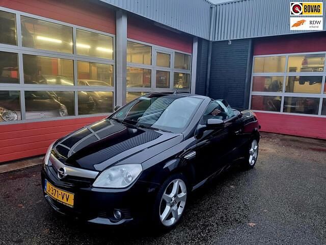 Zwart Occasion 2005 Opel Tigra Cabriolet | € 3.500 (Duur) - Afbeelding 1/4